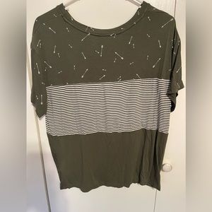 Forest green No Boundaries woman’s T shirt with tie.